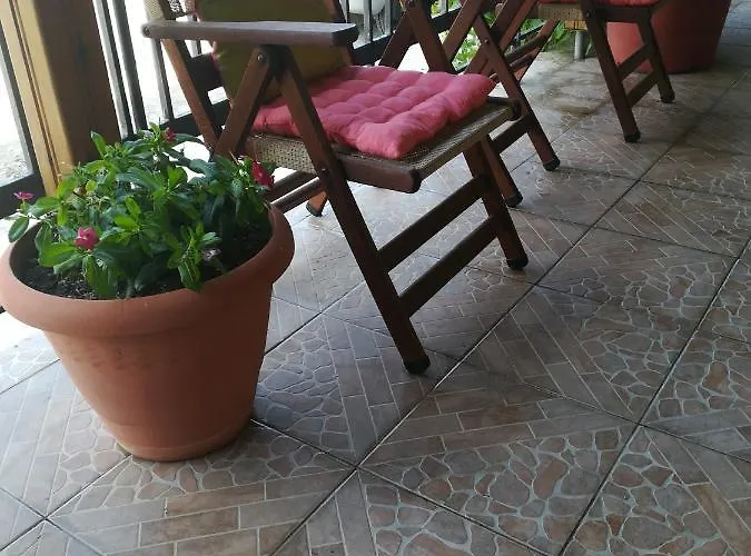 Frini And * Paralía