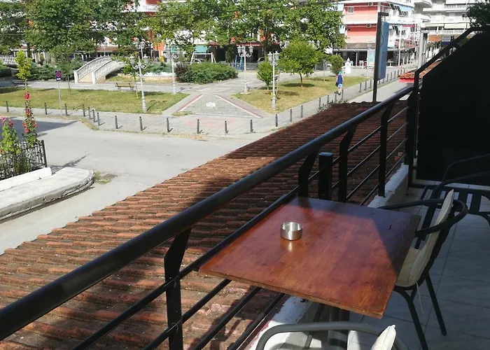 Frini And * Paralía