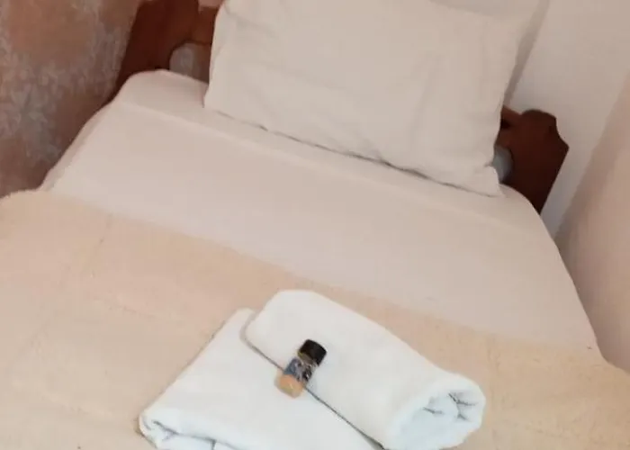 Frini And * Paralía